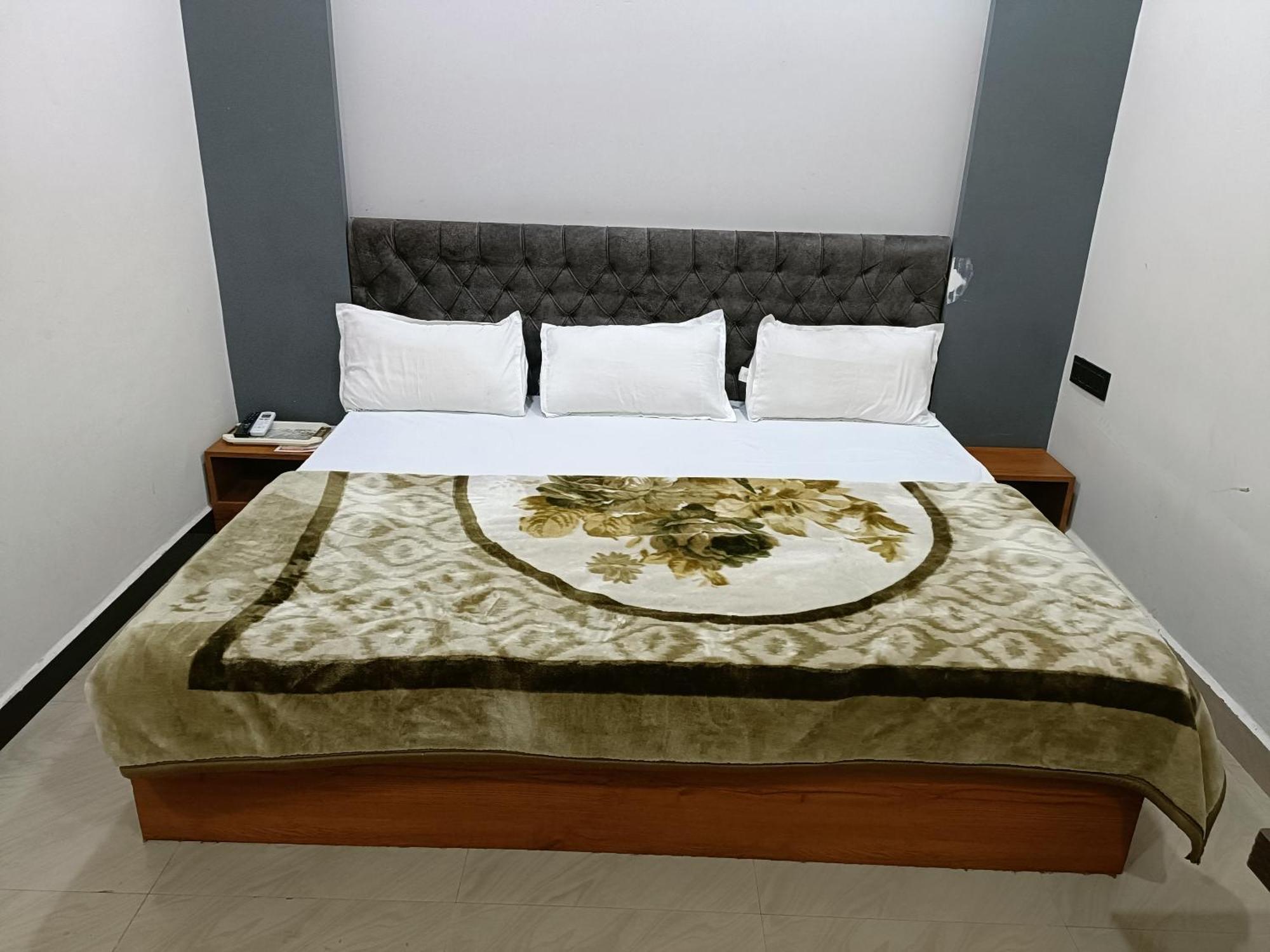Hotel Shreem Удджайн Экстерьер фото