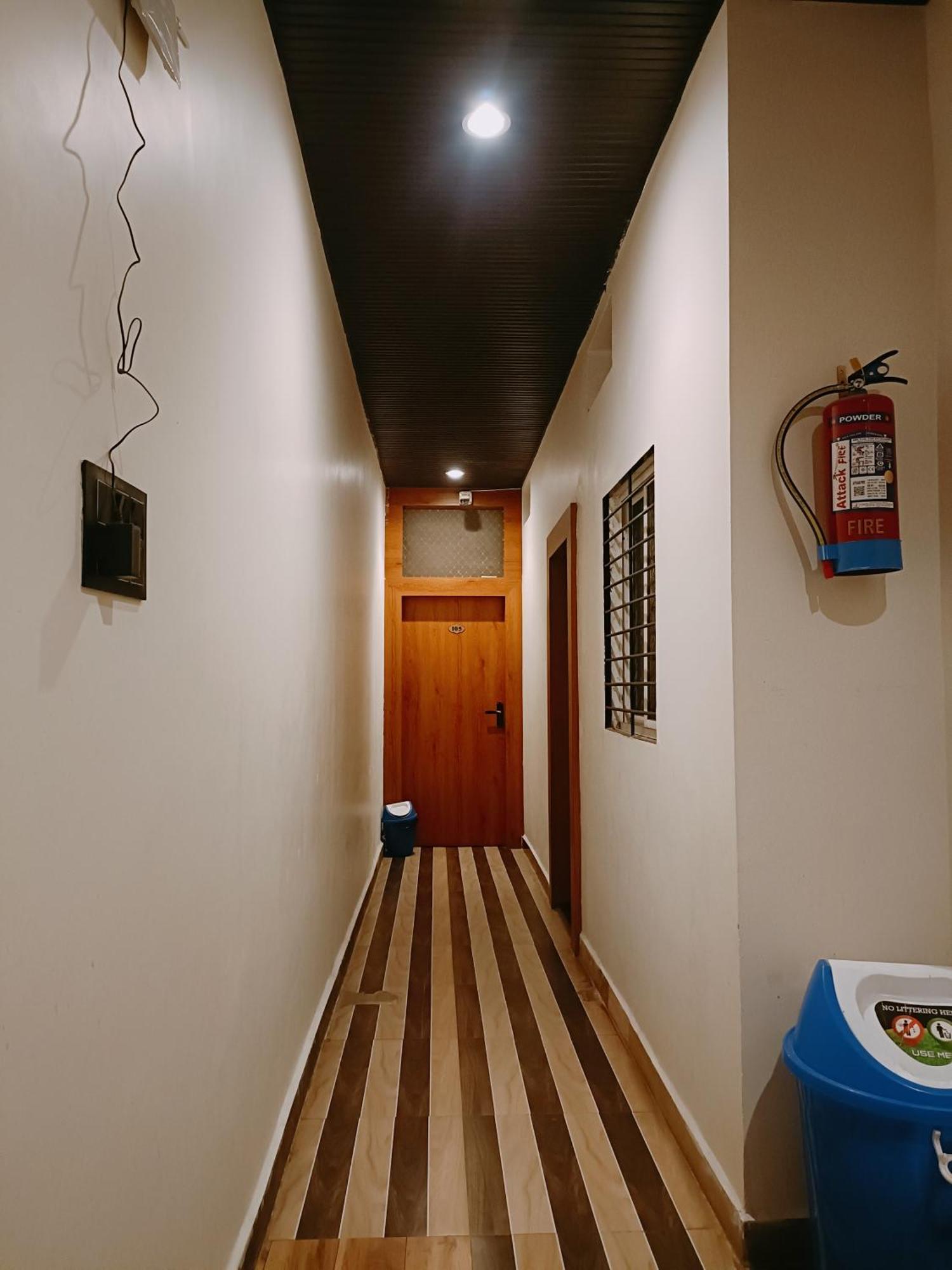 Hotel Shreem Удджайн Экстерьер фото